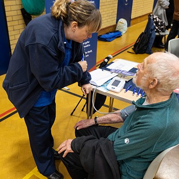 Cymryd pwysau gwaed - Atal Strôc