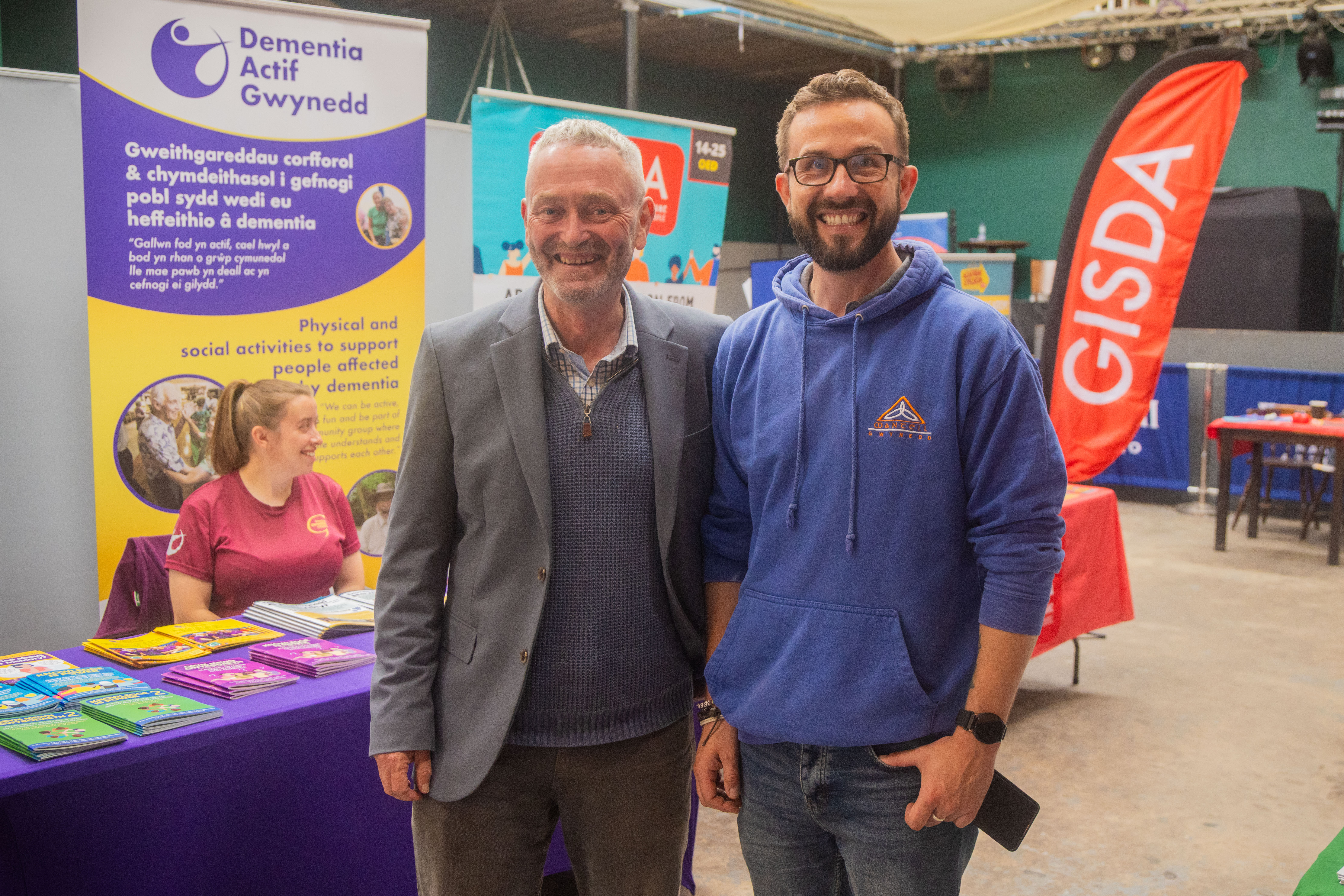 Cyngh Cai Larsen a Carwyn Humphreys